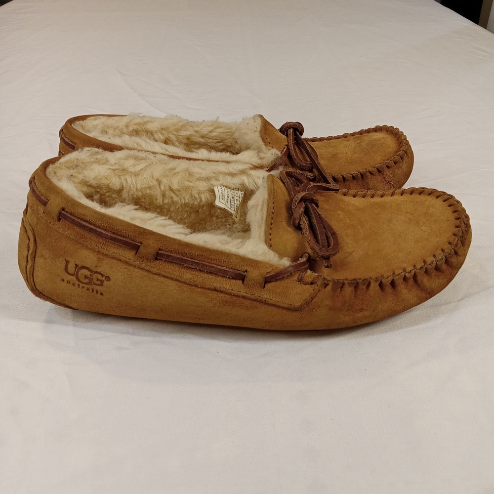 UGG Australia Women Dakota Moccasin Chestnut Slipper US Size 7 Loafer - Picture 1 of 11